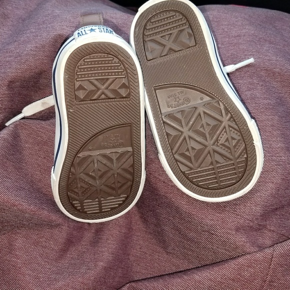 Converse - Picture 2 of 3